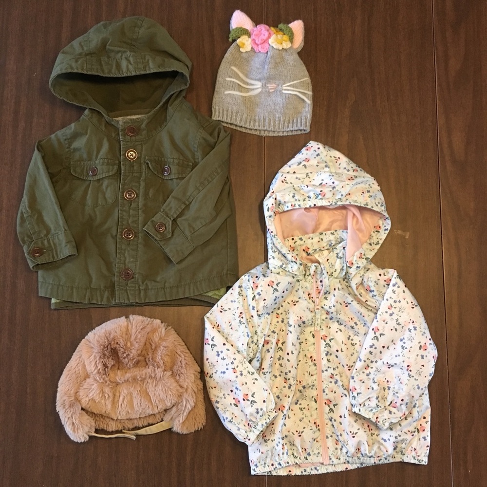 Lot of 2 transitional jackets & 2 hats